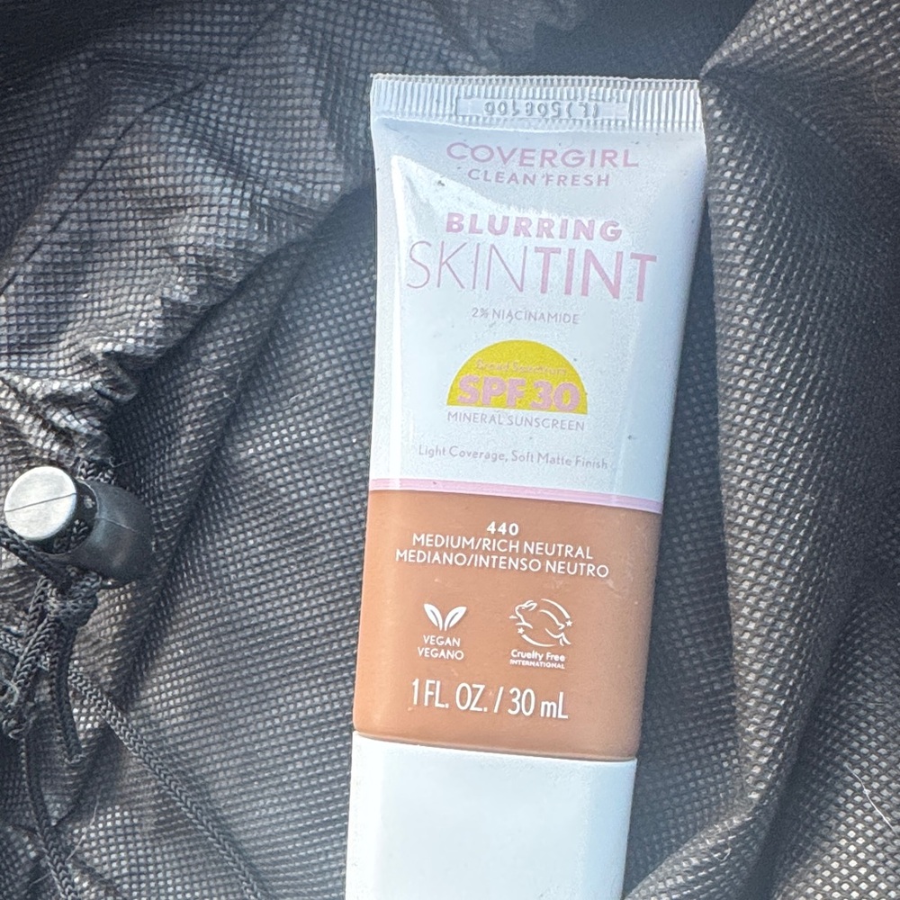 COVERGIRL Blurring Skin Tint SPF 30 - Medium/Rich Neutral